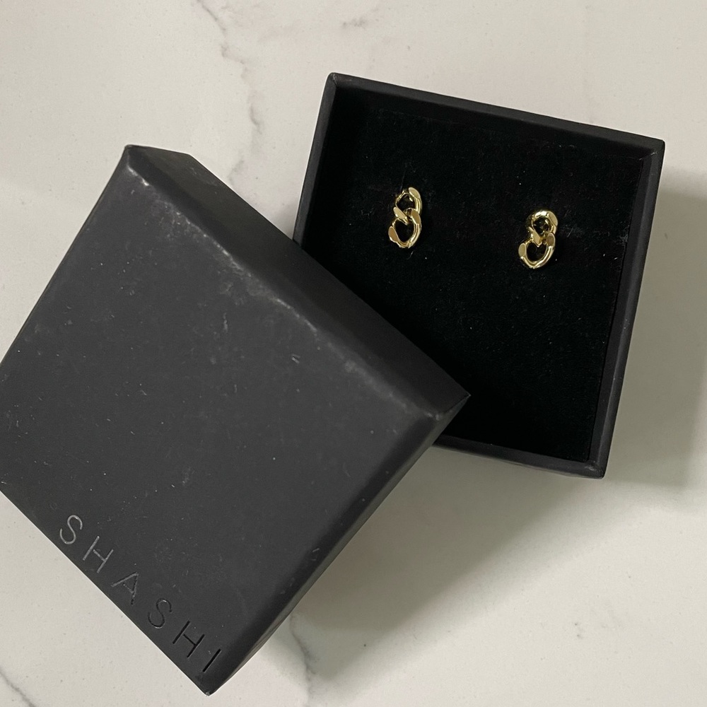 SHASHI Small Chain Link Earrings